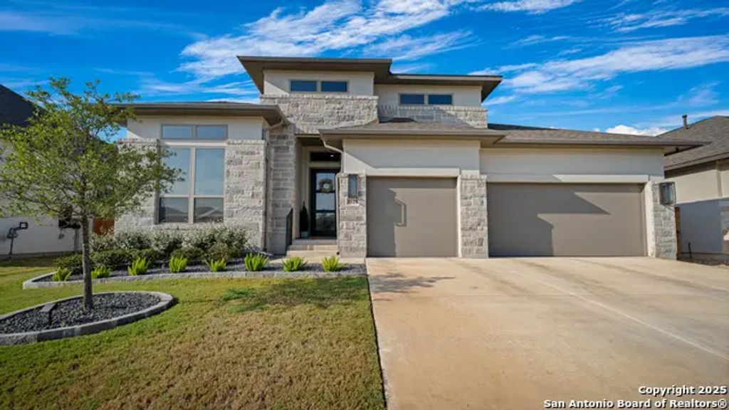 1925 Luna, New Braunfels