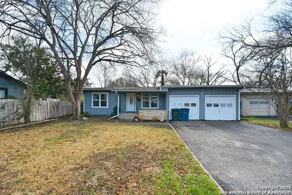 571 W Merriweather St, New Braunfels