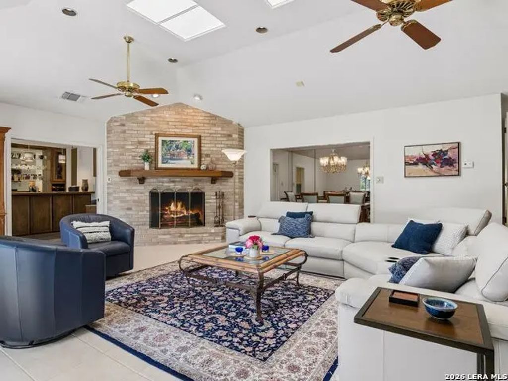 6122 Windy Knoll, Windcrest