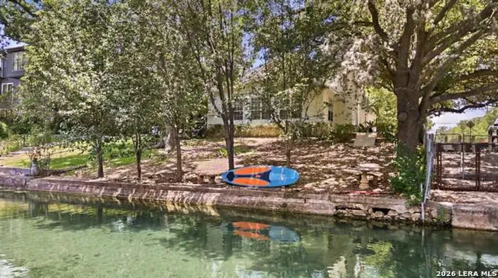 101 E Edgewater Ter, New Braunfels