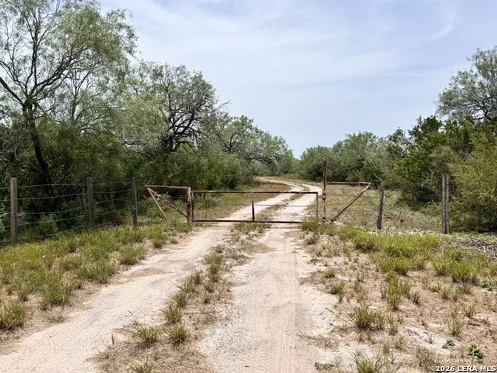 Hwy 359, Benavides