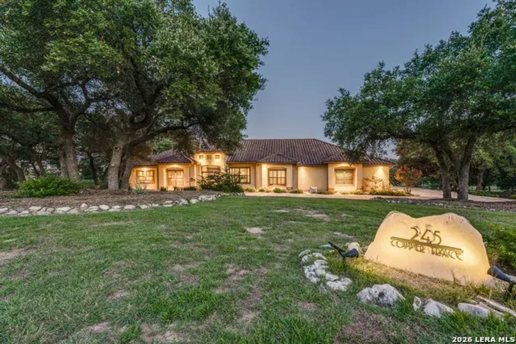 245 Copper Trce, New Braunfels