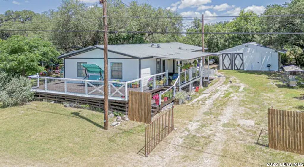 213 Bandera Dr, Bandera