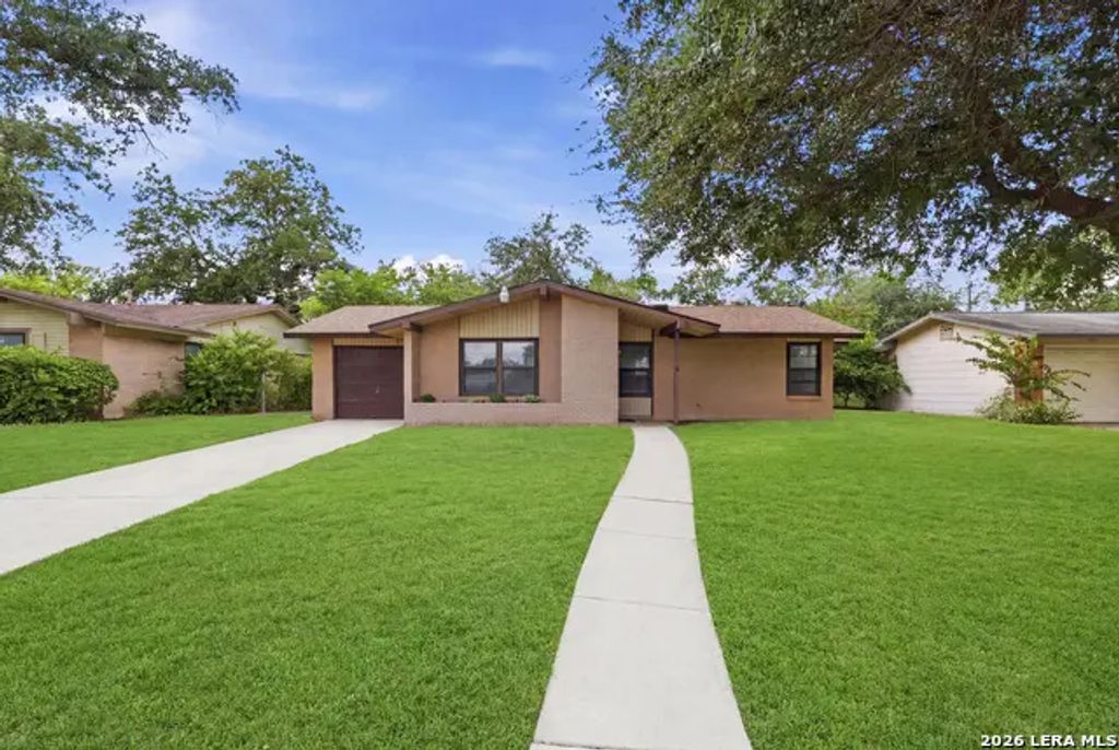 429 E Wright Blvd, Universal City
