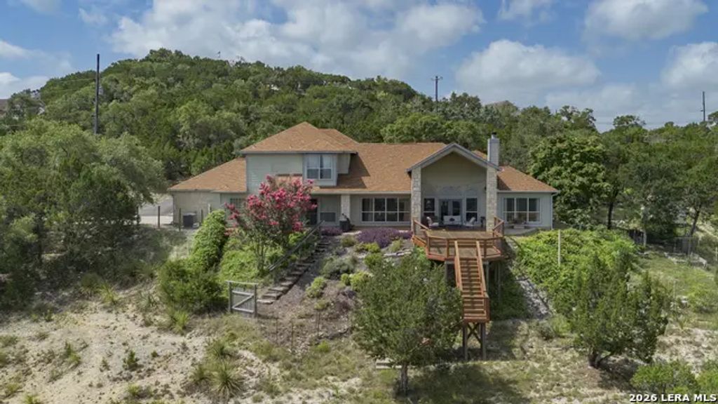 1114 Lakepark Dr, Lakehills