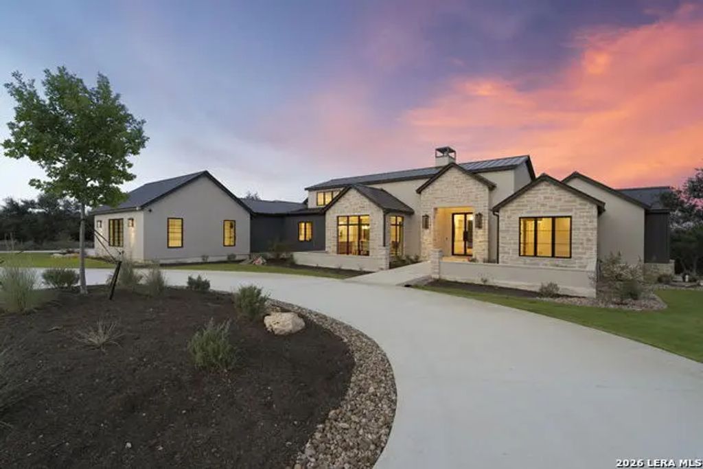 258 Mitchell Dr, Spring Branch