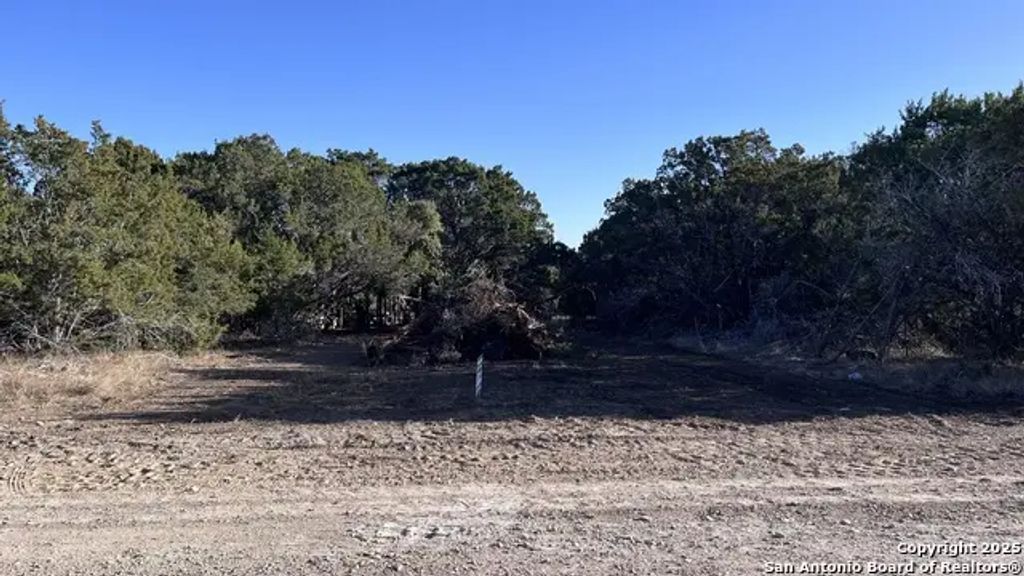 392 Matt Dillon Dr, Bandera