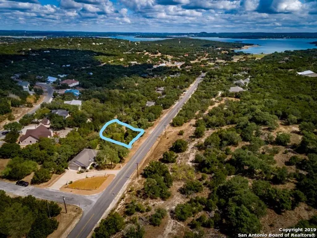 318 Gallagher Dr, Canyon Lake