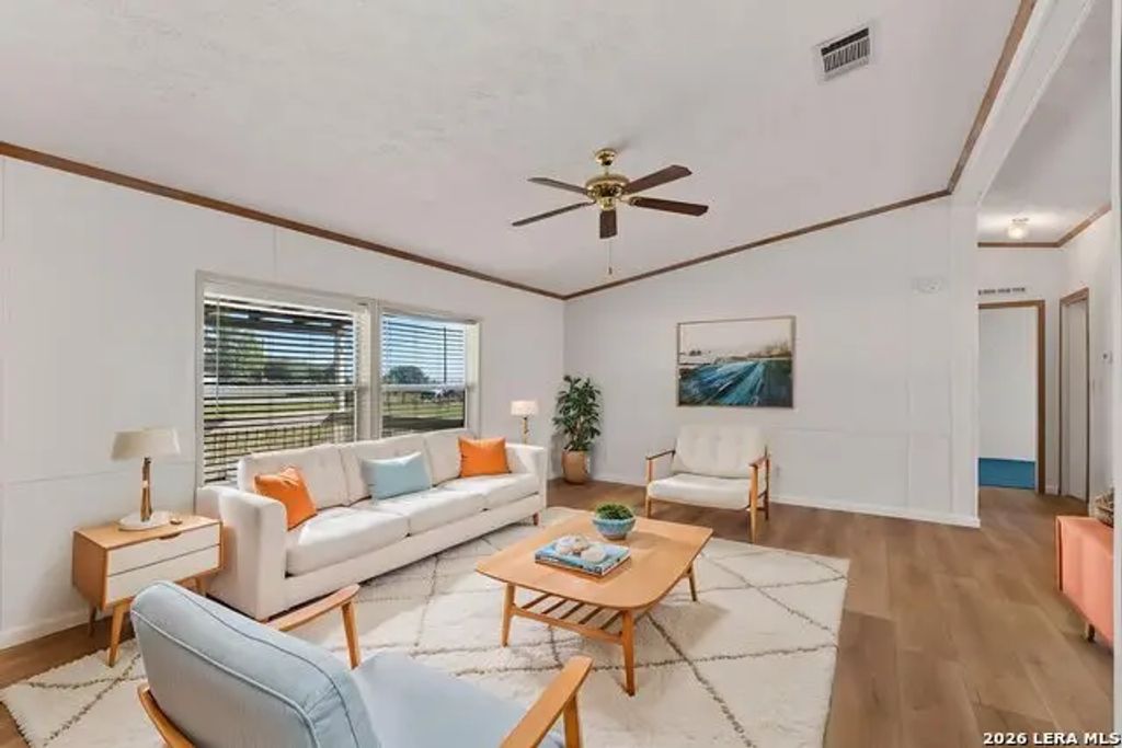 133 Oak View Dr, La Vernia