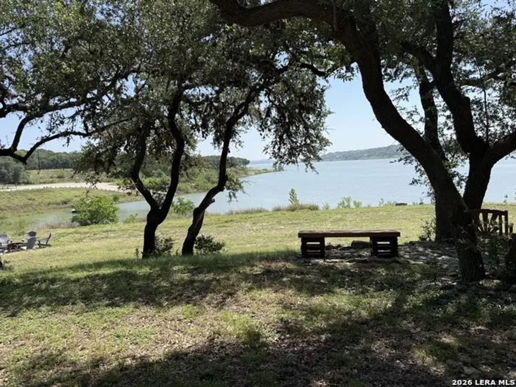 265 Oak Hideaway Dr, Canyon Lake