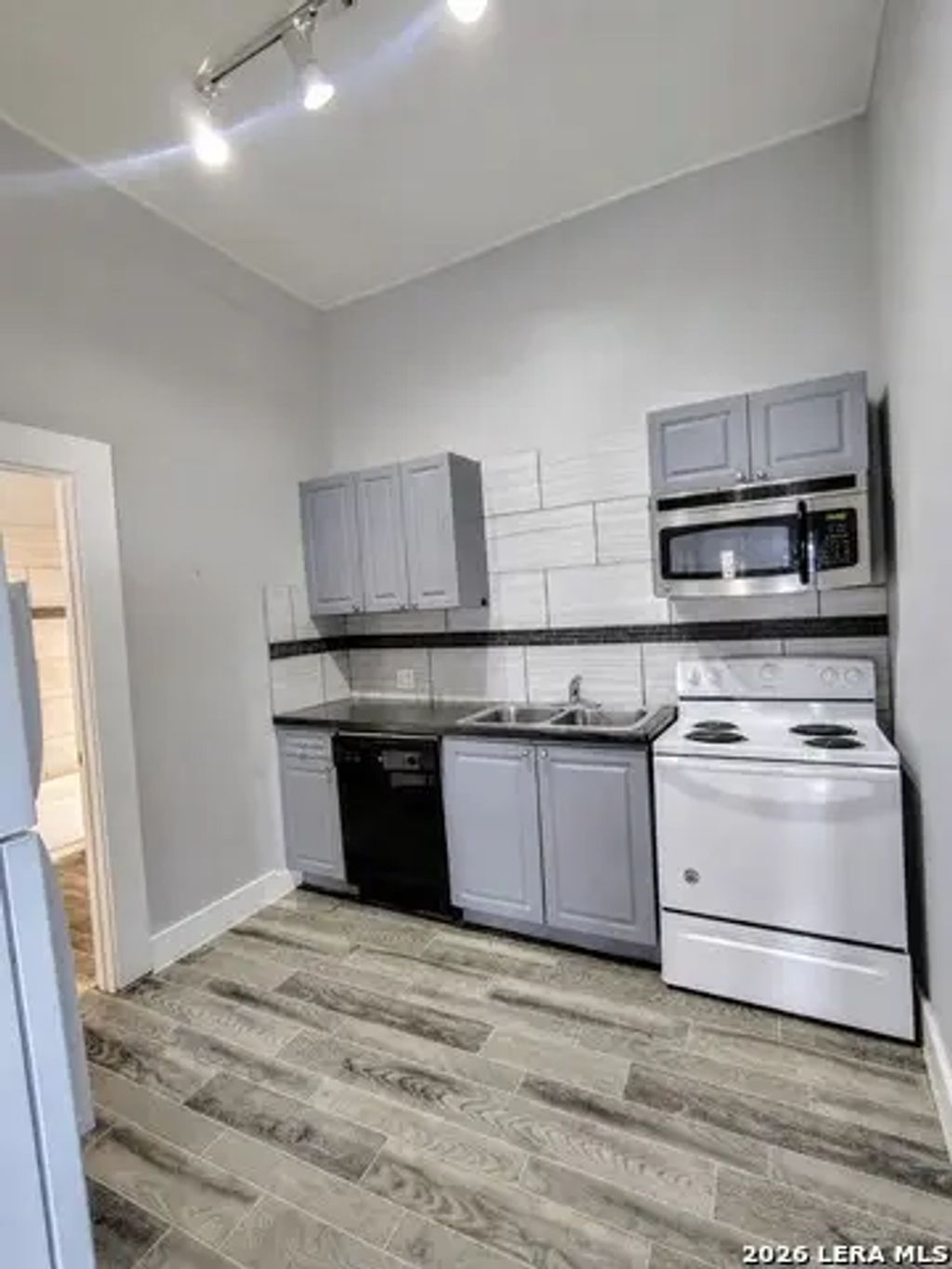 3430 S Flores 1b, San Antonio
