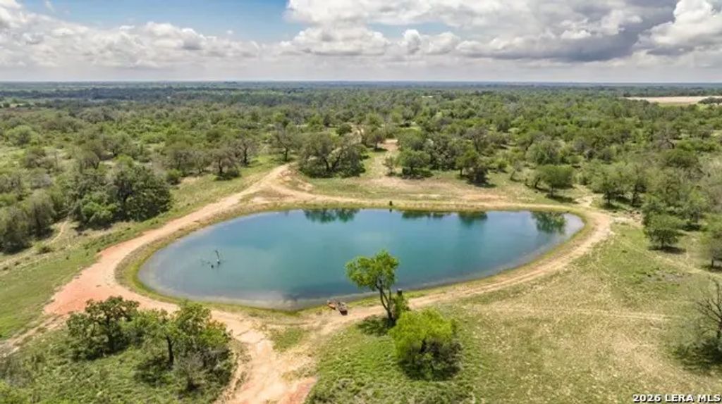 24 Sir David Ln, Poteet