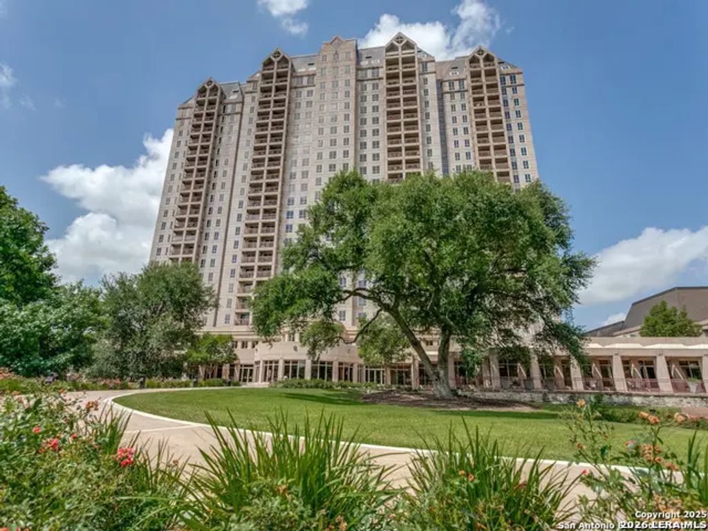 1 Towers Park Ln 1703, San Antonio
