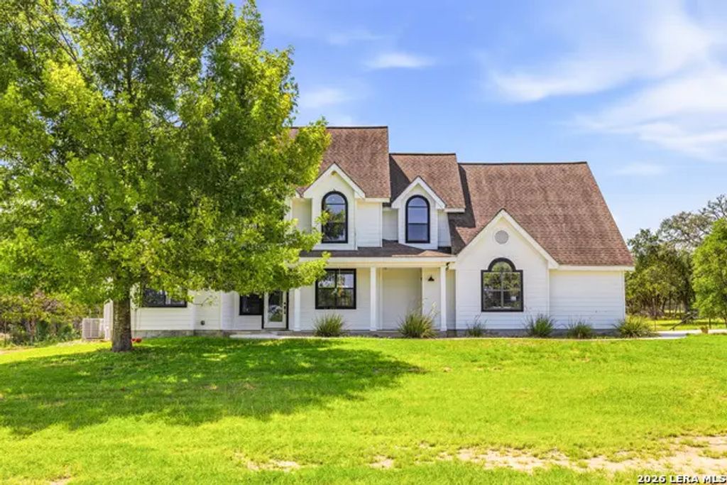 616 Green Oak Dr, Pipe Creek