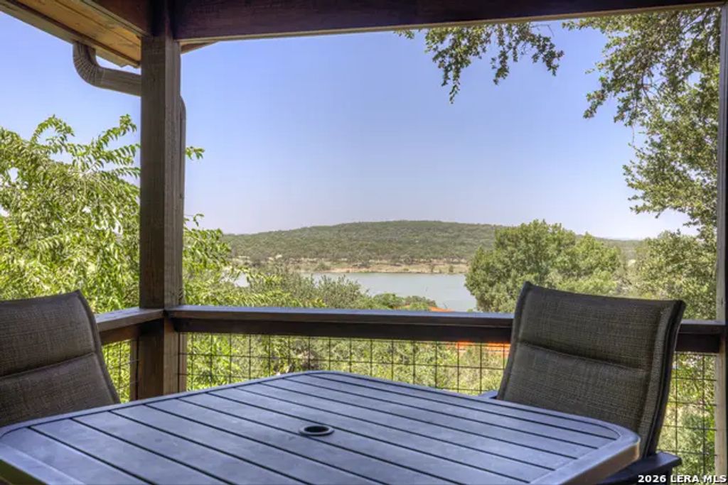 1422 Oakridge Ln, Canyon Lake