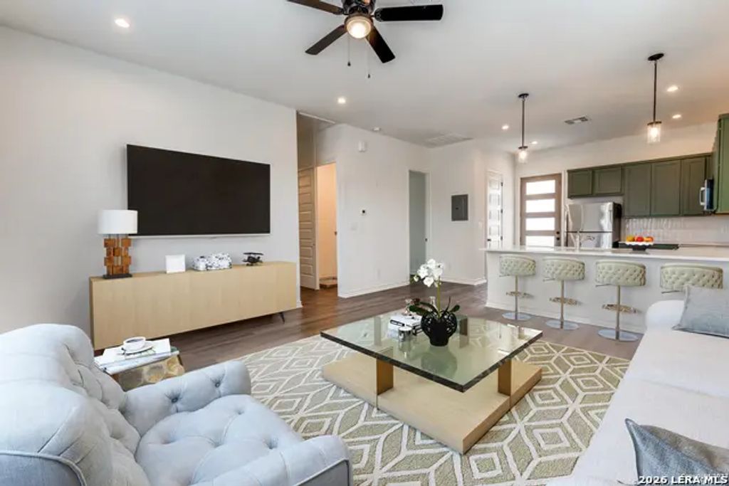 142 Porter St 1201, San Antonio
