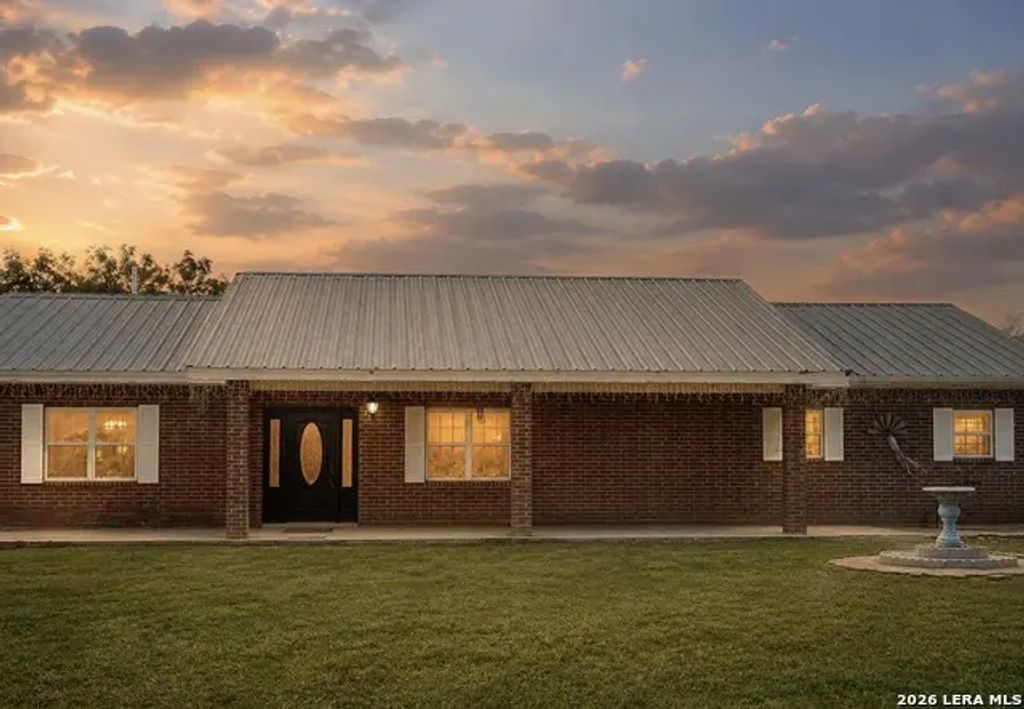 3108 Fm 190, Asherton