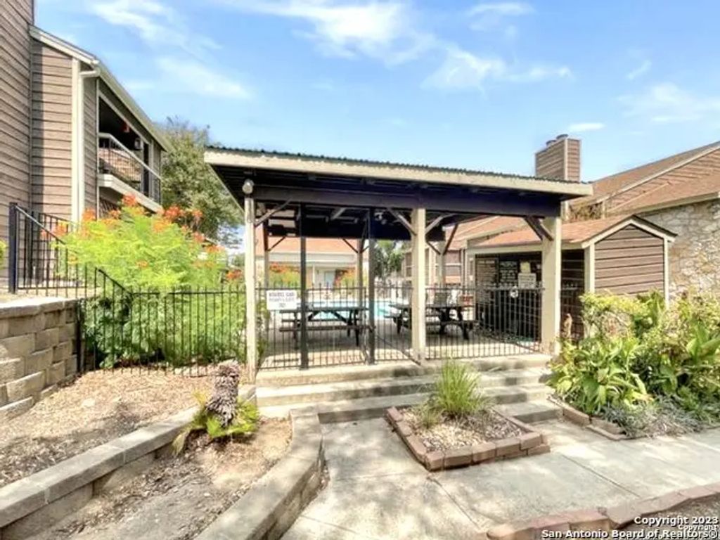 11520 Huebner Rd 107, San Antonio
