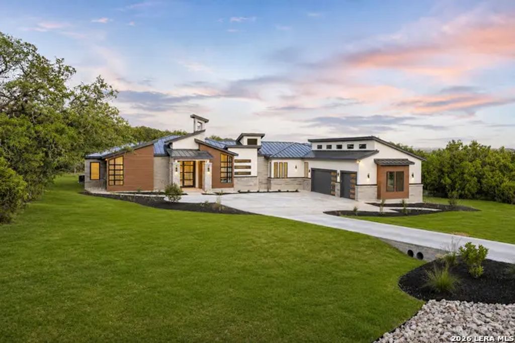 1758 Paradise, Canyon Lake