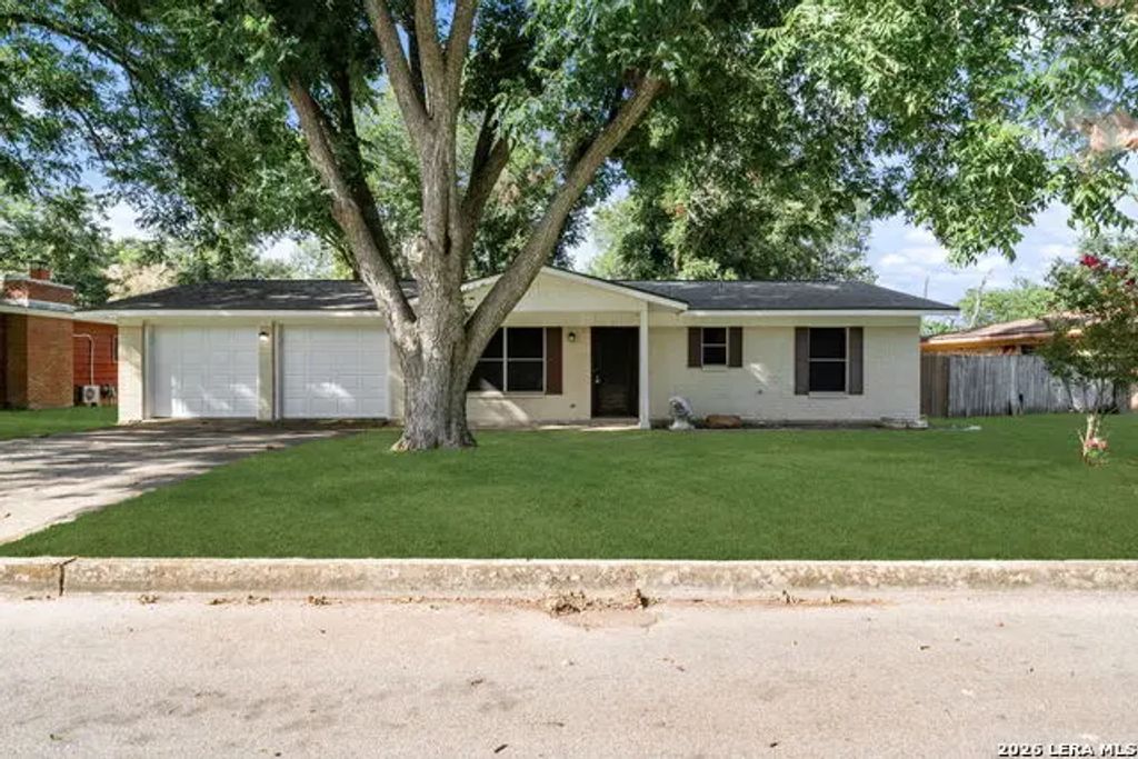138 Bobolink Dr, New Braunfels