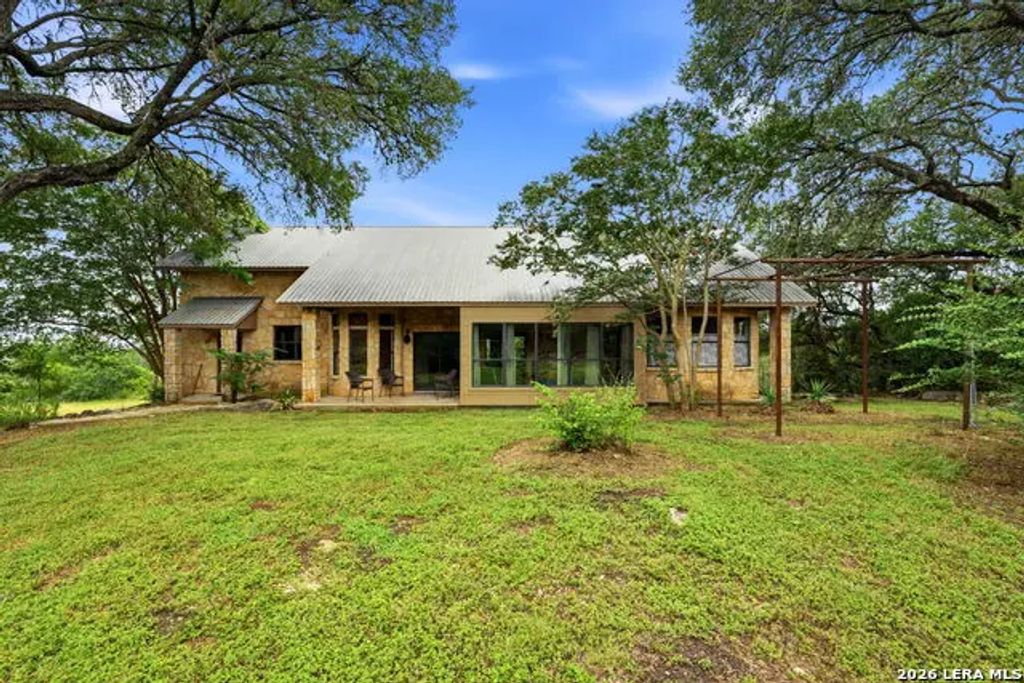 2939 Rolling Oaks Dr, New Braunfels