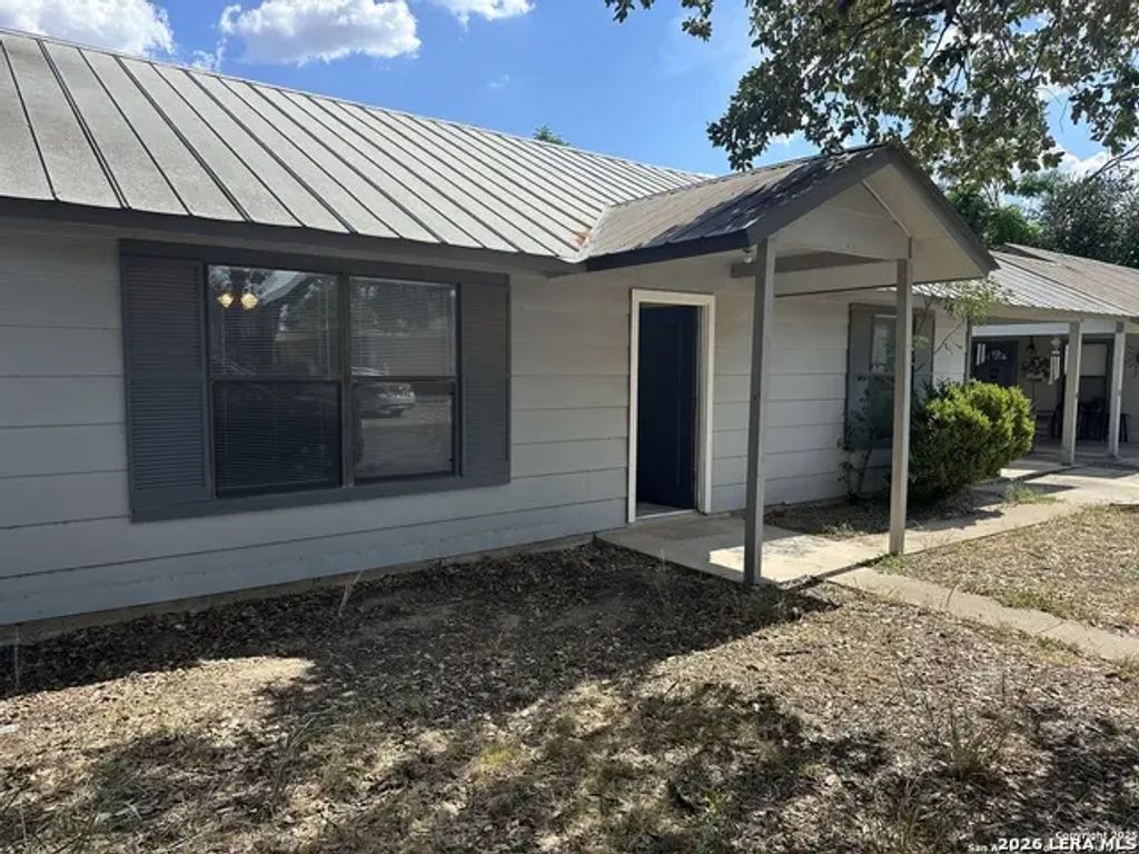 401 W Adams, Pleasanton
