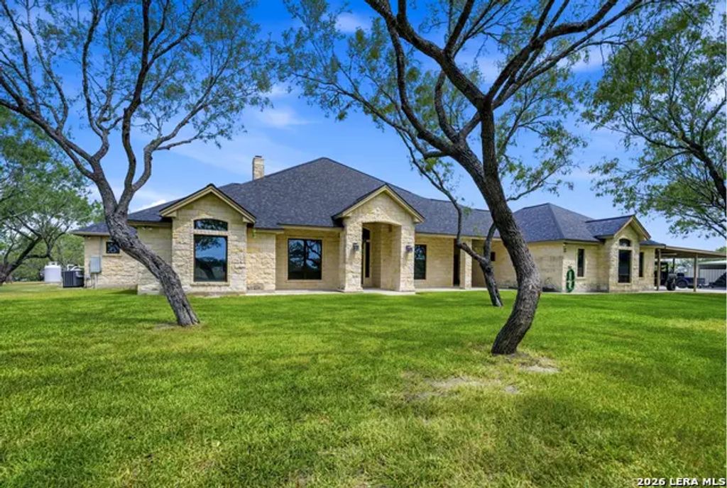 1958 County Road 237, Falls City