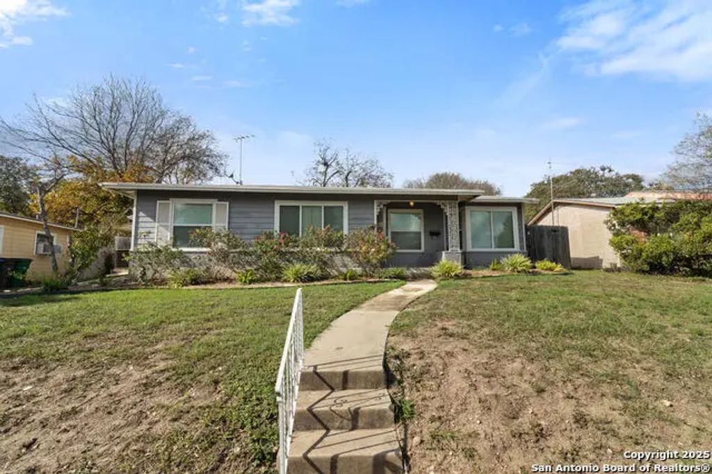311 Karen Ln A, San Antonio