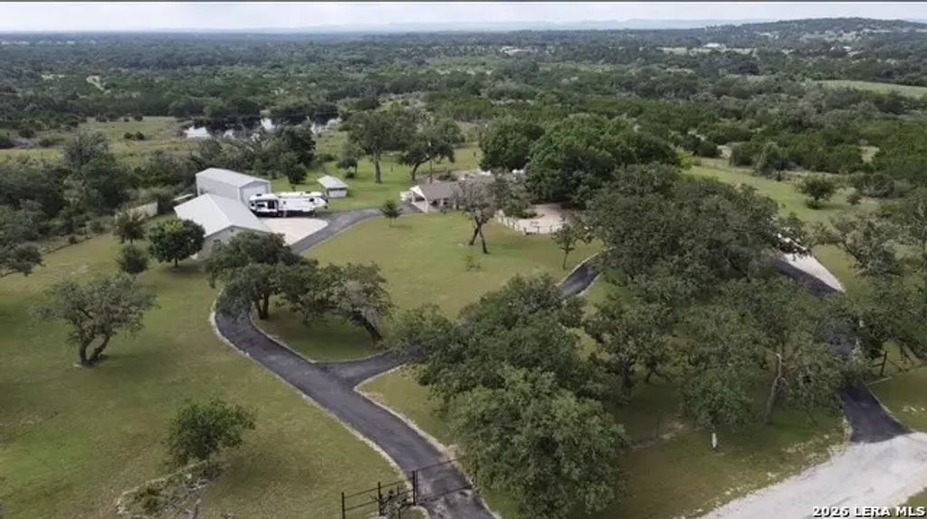 767 Happy Hollow Dr, Bandera