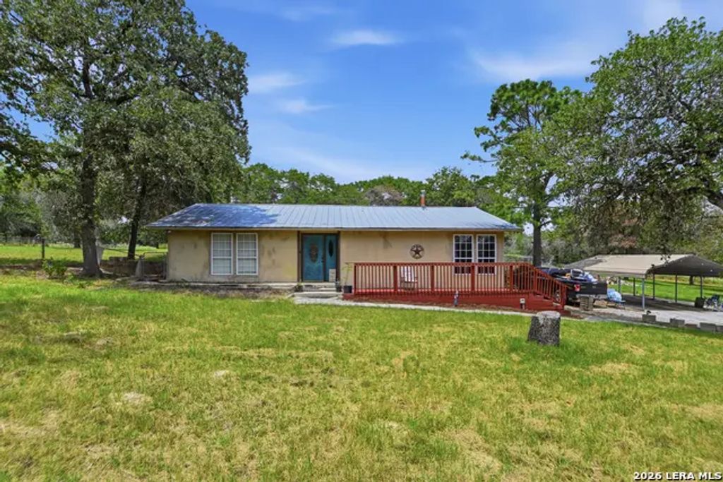 1027 Bluebonnet, Adkins