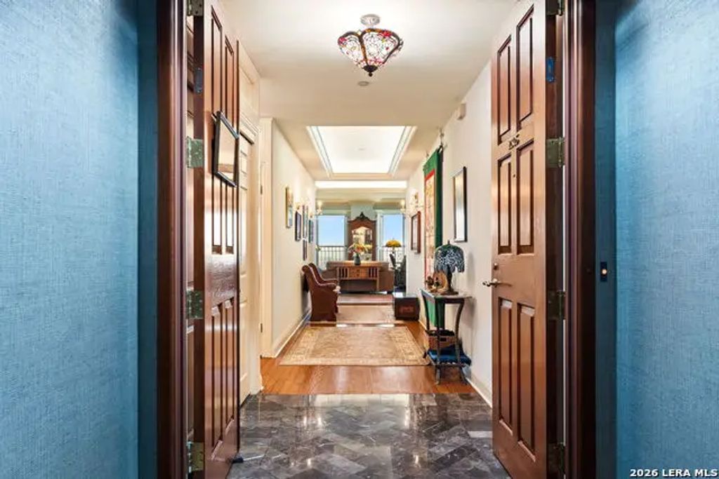 1 Towers Park Ln 2305, San Antonio