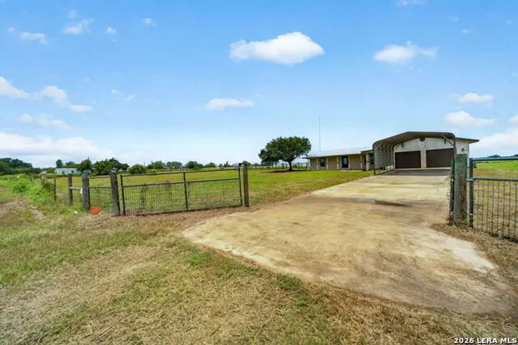 4044 W Fm 476, Poteet