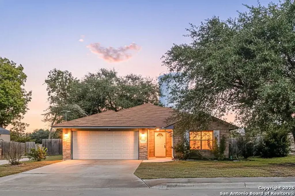 2039 Cornerstone Dr, New Braunfels