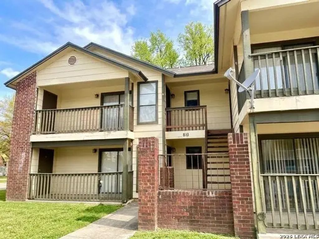 810 Station St 2, Converse