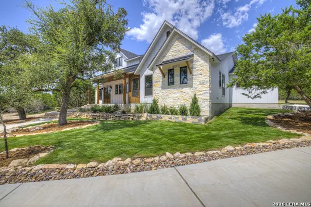 381 Mexican Hat Dr, Spring Branch