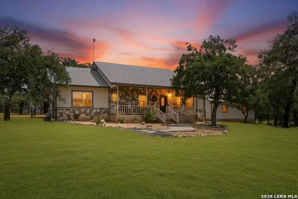 1092 Fm 337, Medina