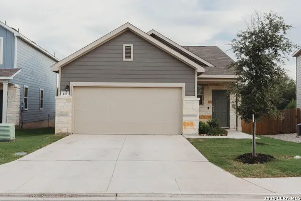 122 Canopy Oak Rd, New Braunfels
