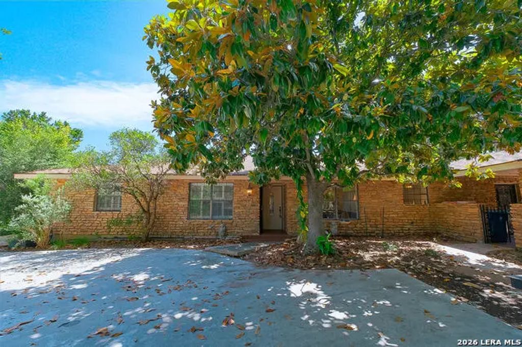 104 Braeburn Cir, Kerrville