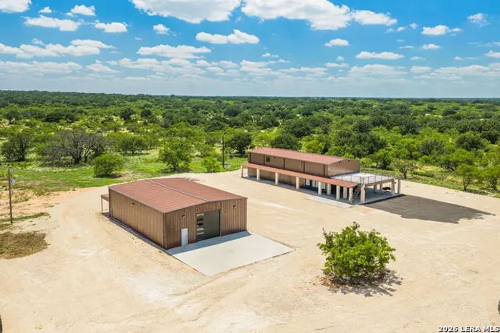 883 Fm 1773, Menard