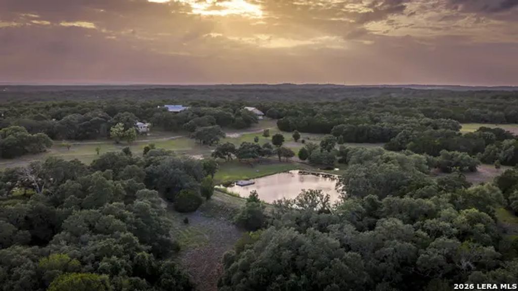 5261 W Ammann Rd, Bulverde