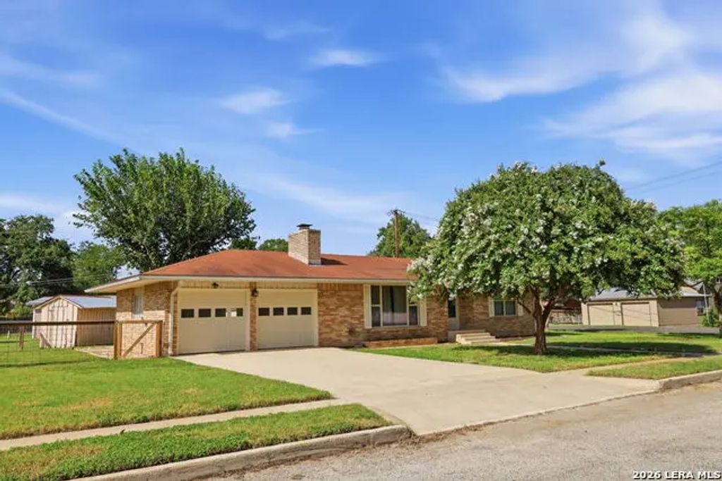 758 Carl Dr, New Braunfels