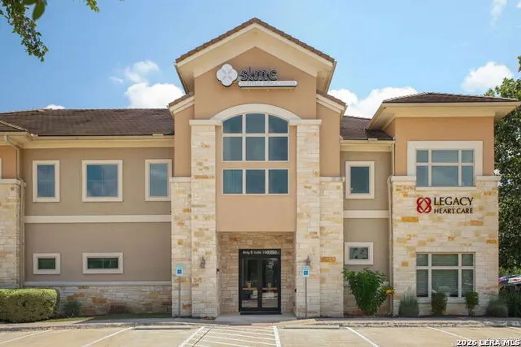 2 Spurs Ln, San Antonio