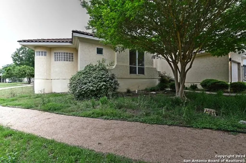 30 Stone Hill Ct, San Antonio
