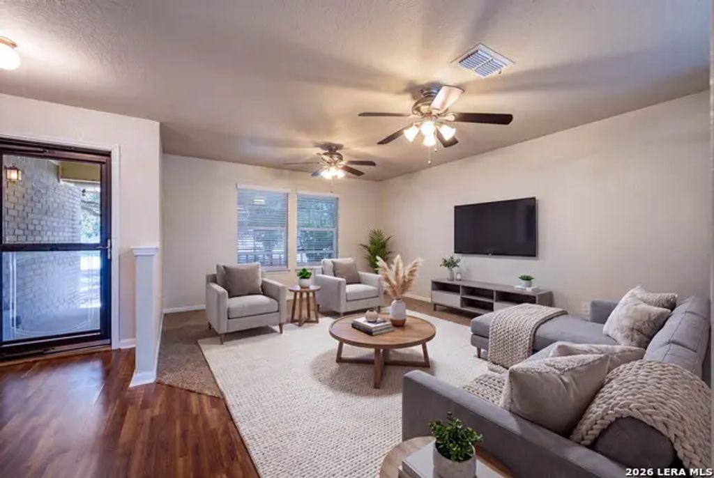 8214 Comanche Pass, Converse