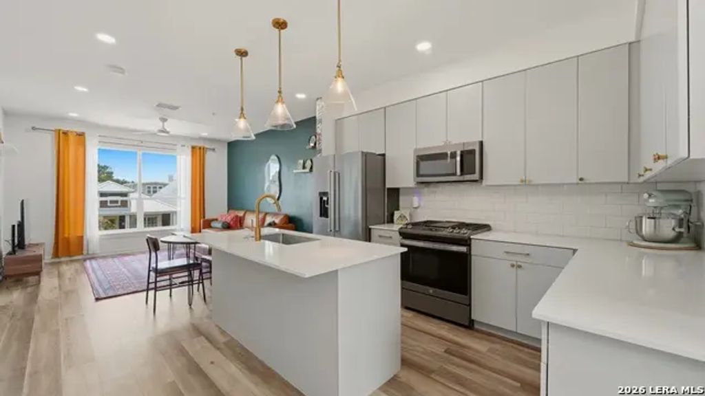 653 Stadtbach St # 6, New Braunfels