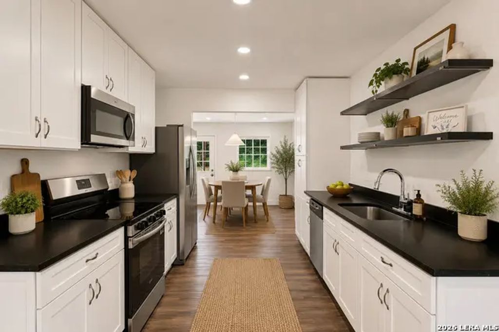 1042 Poinsettia, San Antonio