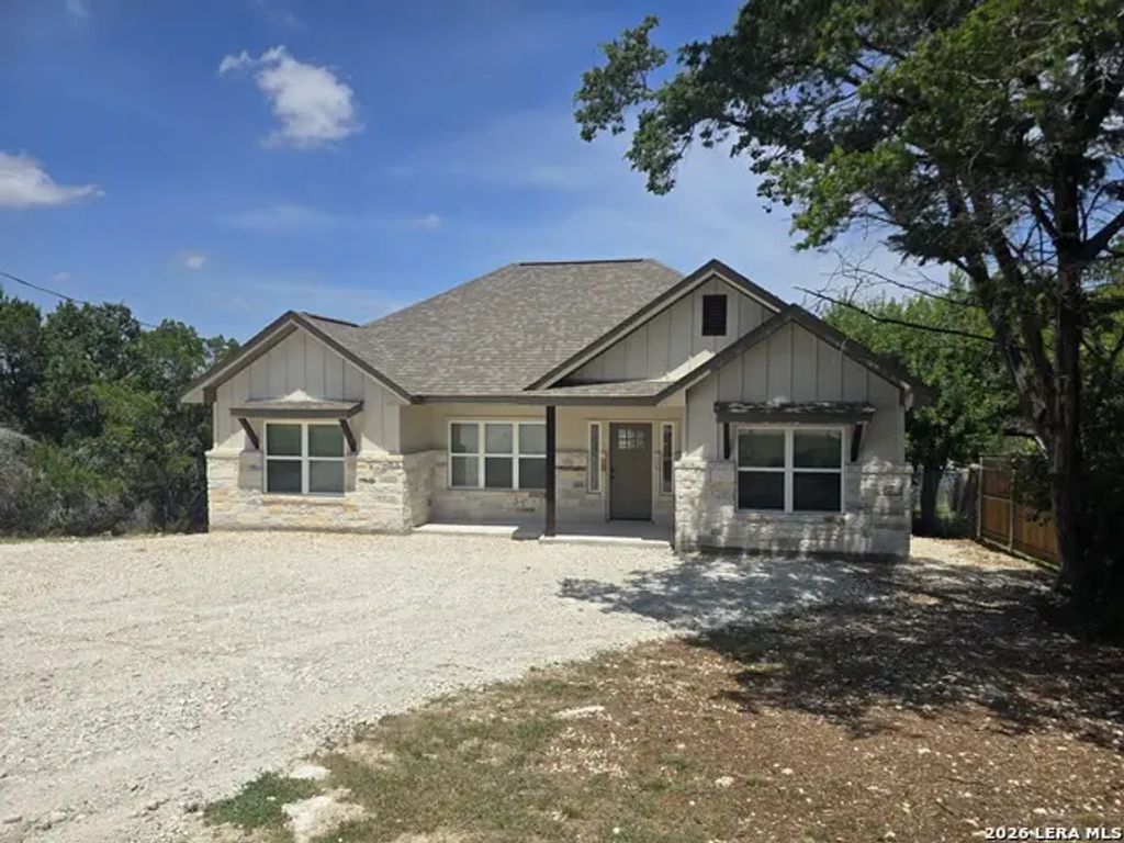 563 Irene Dr, Canyon Lake