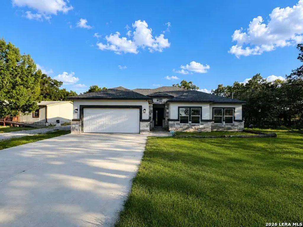 656 Fawn Drive, Spring Branch