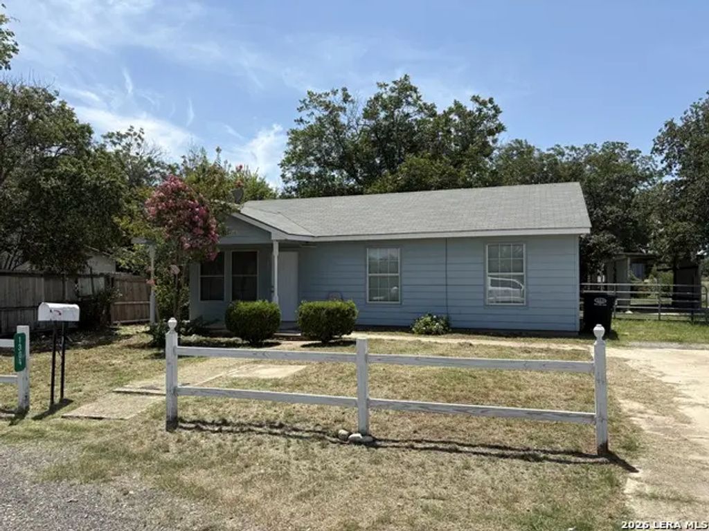 1304 Avenue D, Hondo