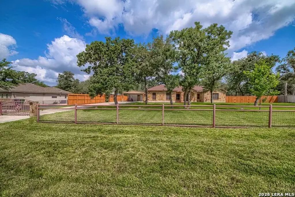173 Champions Blvd, La Vernia